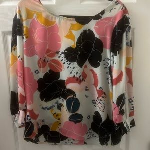 Great top for work or a bite to eat!